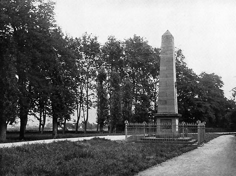 Monument Abbatucci vers 1900 - rue de St-Louis