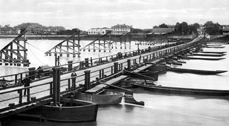 Pont à bateaux sur le rhin à Huningue