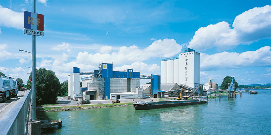 Silos de stockage sur le Rhin