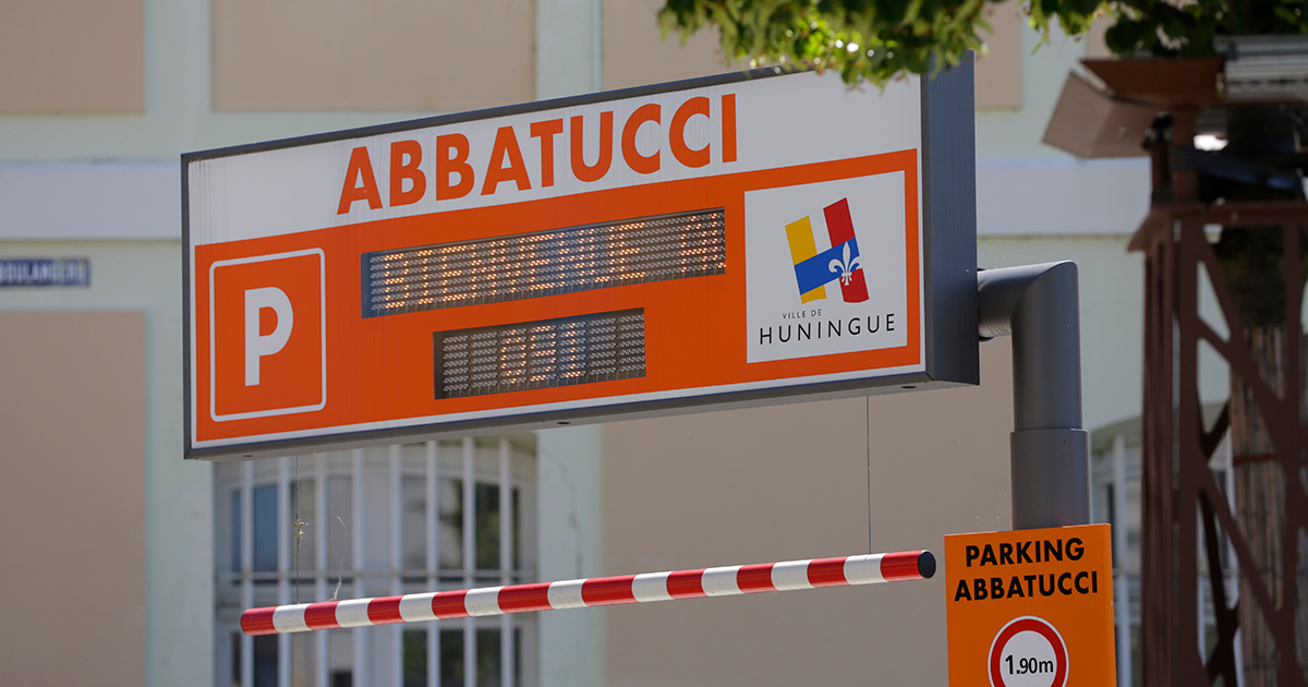 Entrée du parking souterrain Abbatucci au centre-ville de Huningue