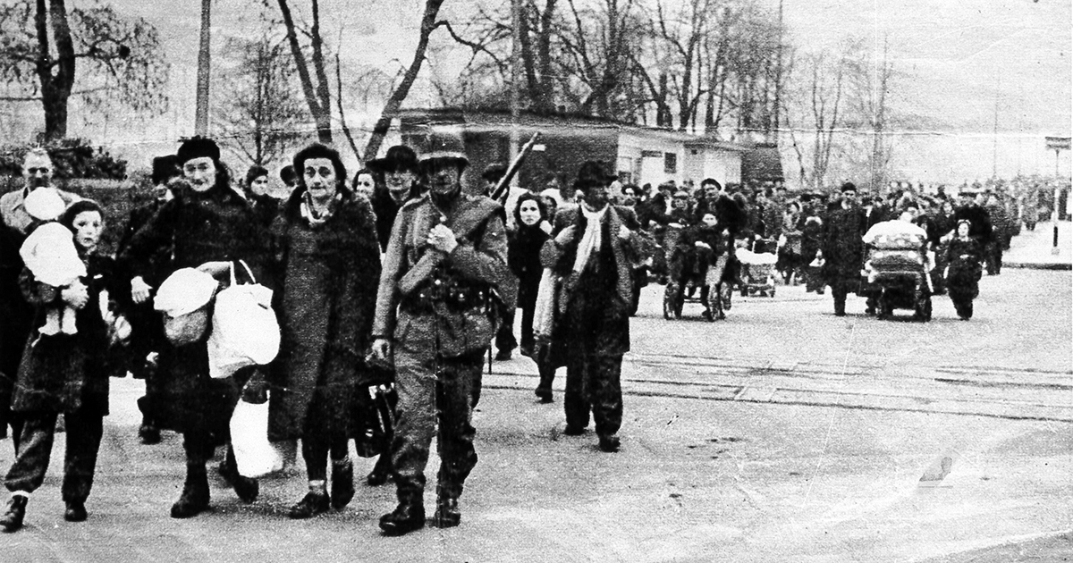 Civils huninguois se réfugiant à Bâle fin 1944.