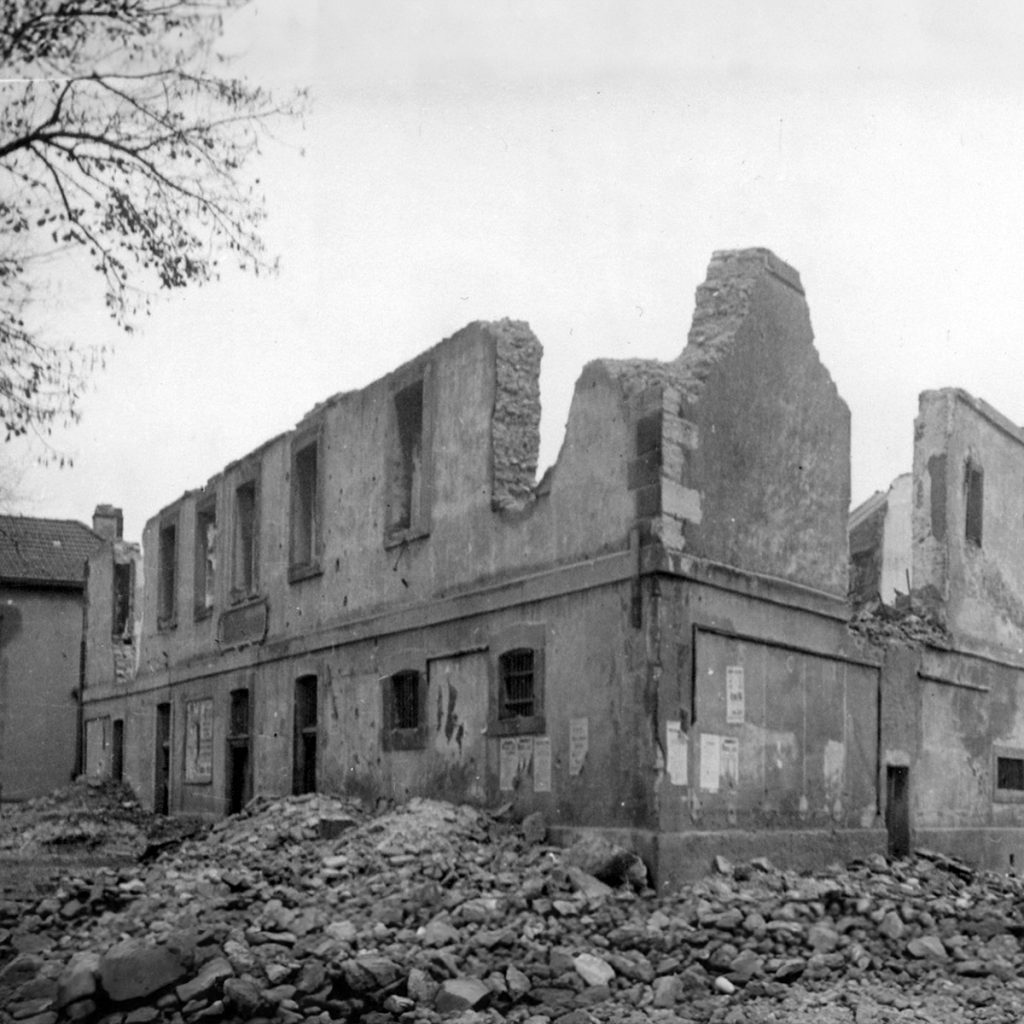 Huningue est anéantie en 1945 après la Libération