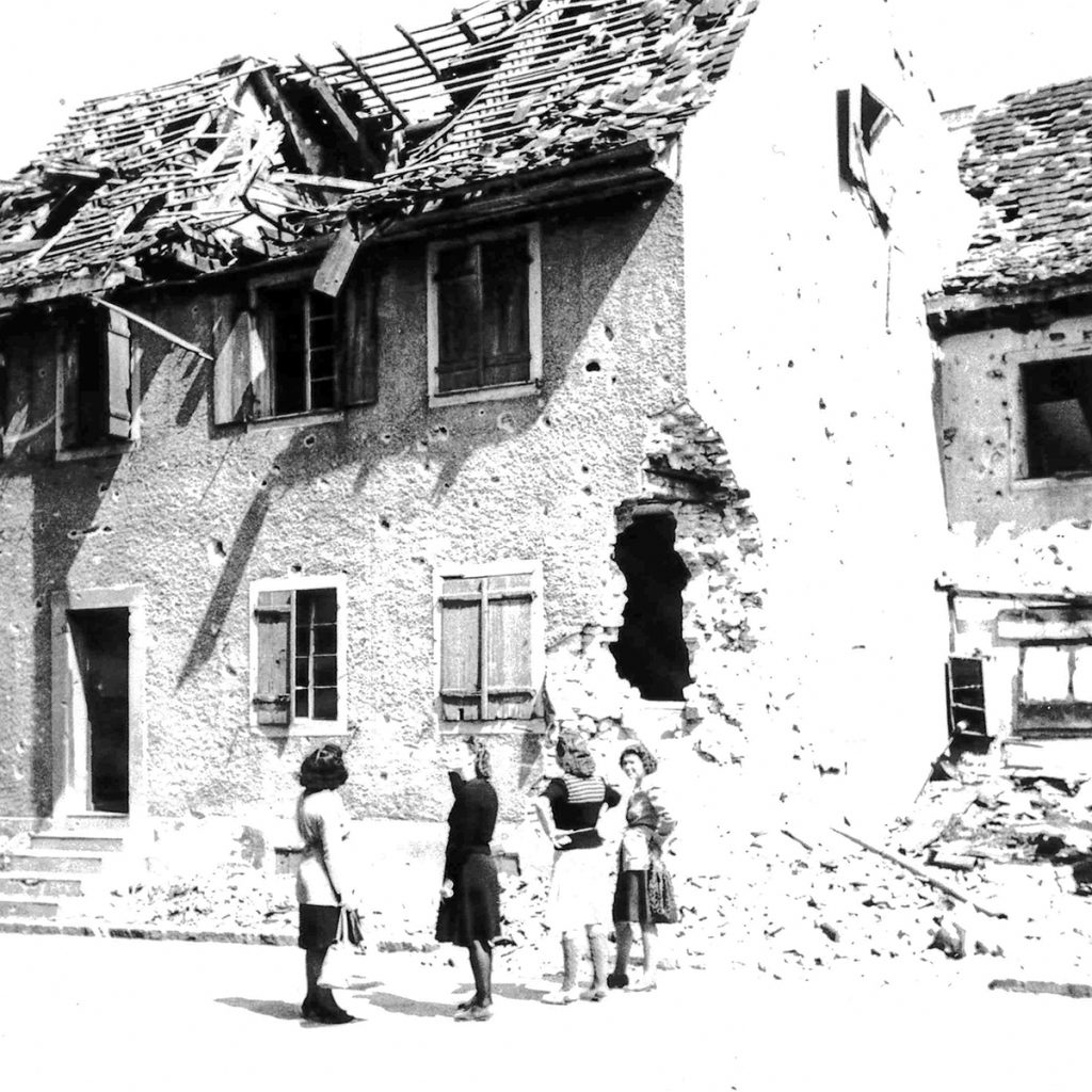 Huningue est anéantie en 1945 après la Libération