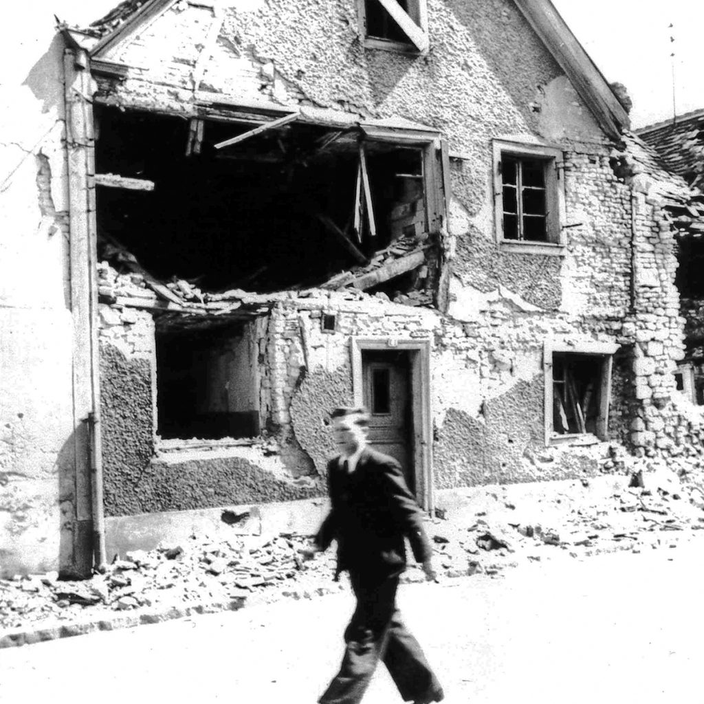 Huningue est anéantie en 1945 après la Libération