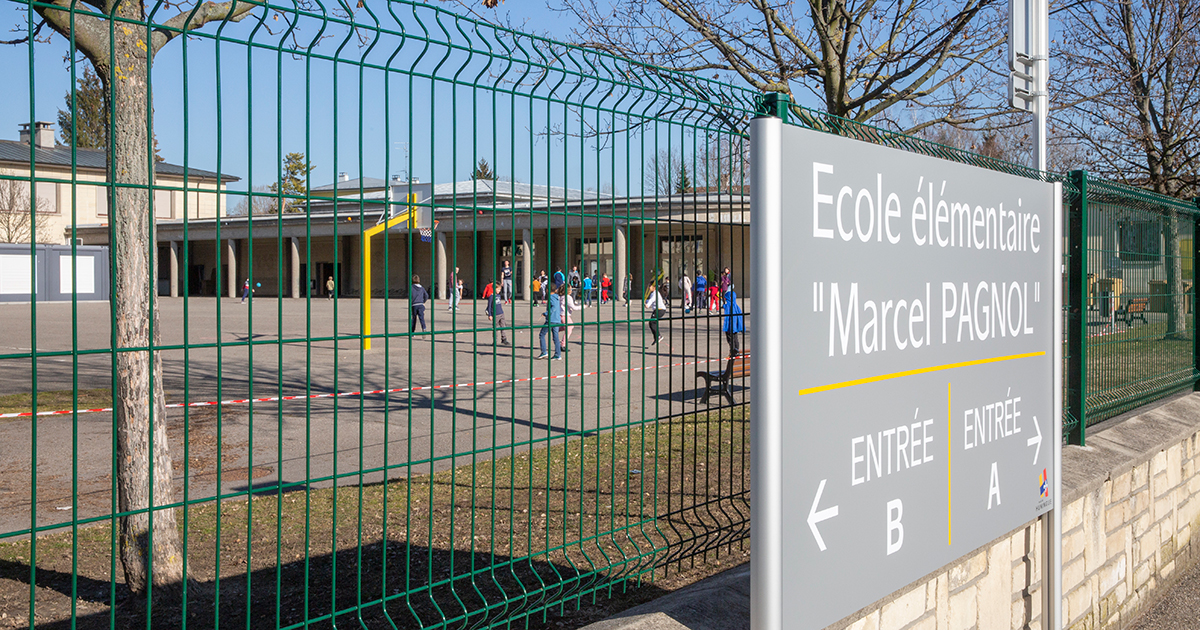dDans la cour de l'école élémentaire Marcel Pagnol à Huningue