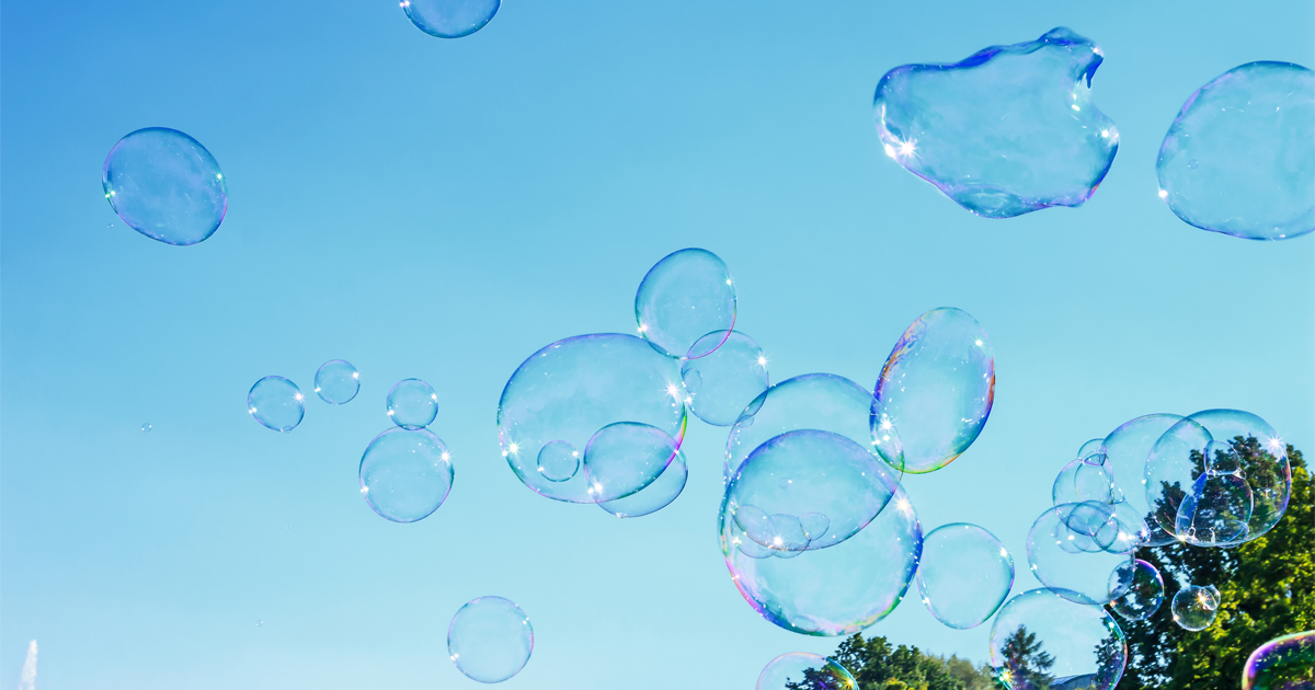Mon été au marché : Spectacle « L’illusion des bulles de rire », atelier maquillage, bar à brochettes de fruits, jeux géants et Pouti Reinhardt quartet